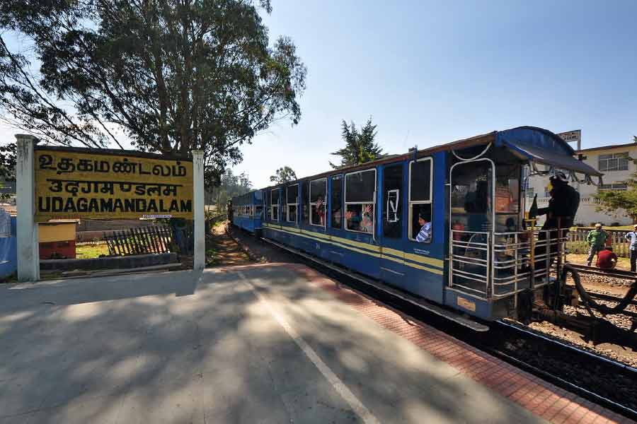 ট্রেনটি যাত্রাপথে প্রায় ৪৬ কিলোমিটার পথ পাড়ি দেয়। গন্তব্যে পৌঁছতে সময় নেয় পাঁচ ঘণ্টা।