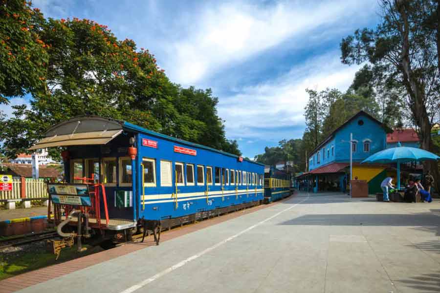 তবে অরণ্য এবং পর্বতে ঘেরা যে অঞ্চল দিয়ে ট্রেনটি যায়, তার নৈসর্গিক শোভা অসাধারণ। মূলত সেই কারণেই এই ট্রেনে চড়েন যাত্রীরা।