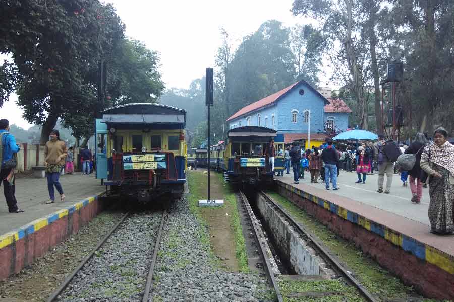 যাত্রীদের একাংশ জানাচ্ছেন, মেট্টুপালায়ম থেকে কুন্নুর পর্যন্ত যাত্রাপথটি সবচেয়ে আকর্ষক, রেলপথের এই অংশেই আছে পাহাড়ি ঝোরা, লম্বা চা-বাগিচা, যা নীলগিরি পর্বতের অপরূপ শোভাকে যাত্রীদের সামনে তুলে ধরে।