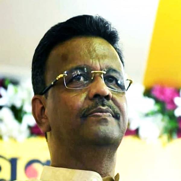 ঘূর্ণিঝড় নিয়ে সতর্ক কলকাতা পুরসভাও। ঝড় মোকাবিলায় পুরসভা আগে থেকে প্রস্তুতি নিচ্ছে বলে জানিয়েছেন কলকাতার মেয়র ফিরহাদ হাকিম। বিভিন্ন দফতরকে জরুরি প্রস্তুতি নেওয়ার পরামর্শ দিয়েছেন কলকাতা পুরসভার কমিশনার বিনোদ কুমার। 