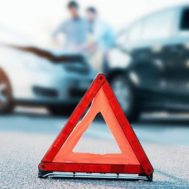 দুর্ঘটনায় মিয়ার শরীরের একাধিক জায়গায় আঘাত লাগে। আঘাত পেয়েছিলেন পা এবং কোমরের হাড়েও। আর সেই কারণেই চলাফেরার ক্ষমতা হারিয়ে ফেলেছিলেন তিনি।