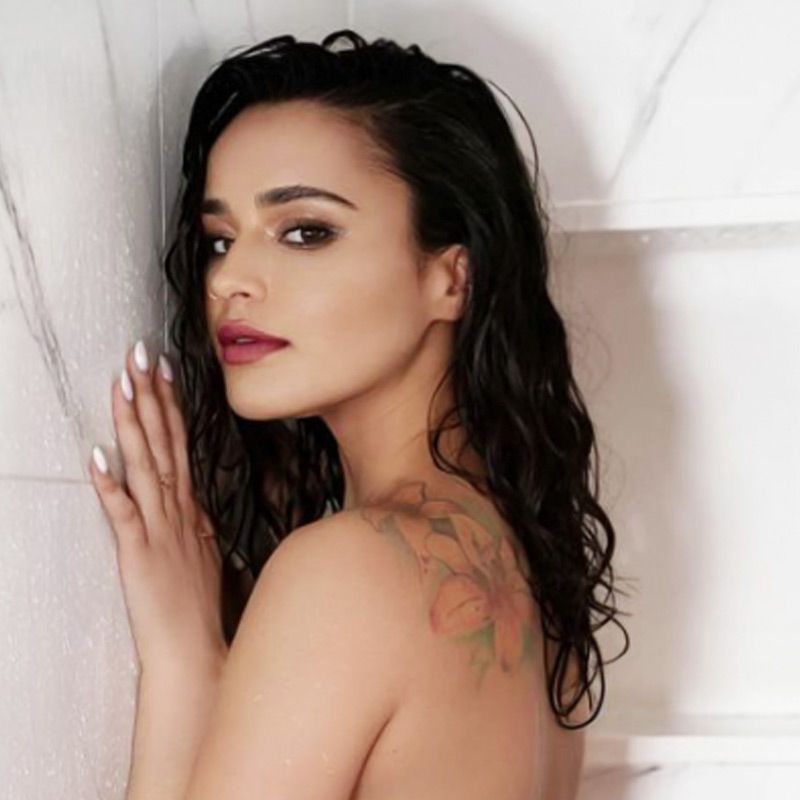 ২০২১ সালের এপ্রিল মাসে ফিজিয়োথেরাপিস্টের তত্ত্বাবধানে চিকিত্সা শুরু হয় মিয়ার। তিনি যেন এক অন্য সংগ্রামে নেমেছিলেন। সংগ্রামে নেমেছিলেন নিজের সুস্থ হওয়ার তাগিদ নিয়ে।