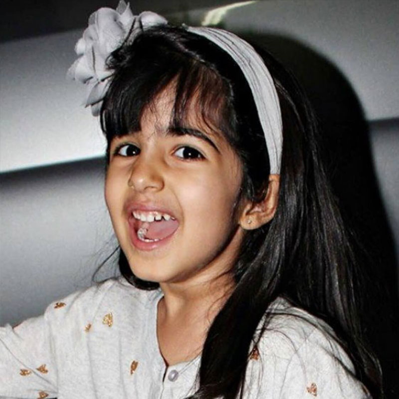 বিয়ের এক বছর পরেই জন্ম নাওমীকার। হরিয়ানার গুরুগ্রাম অঞ্চলের দ্য শ্রীরাম স্কুলে পড়াশোনা শুরু তাঁর।