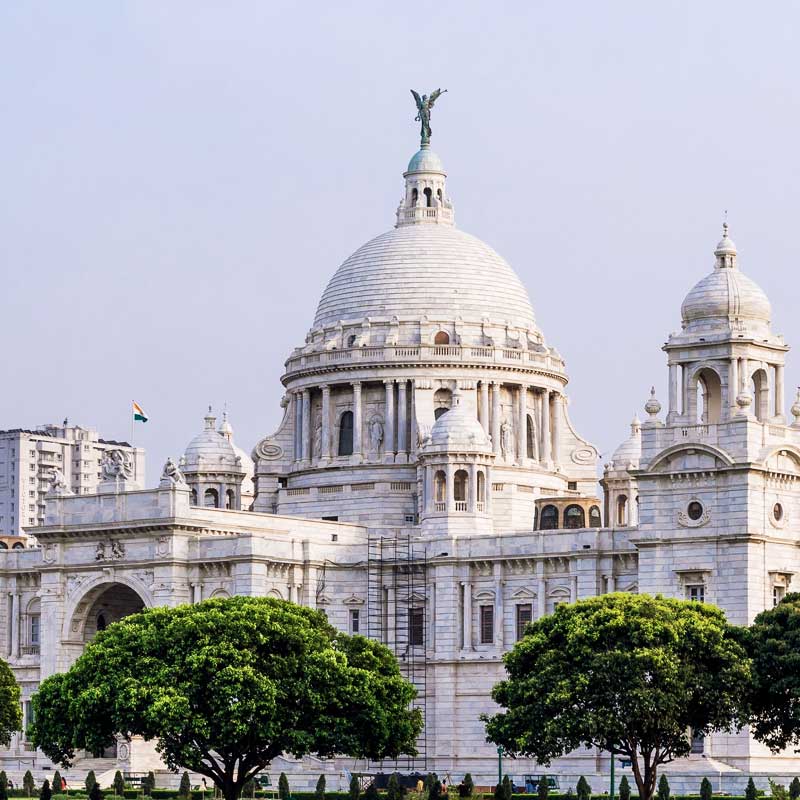 সংবাদ সংস্থা সূত্রের খবর, লন্ডন থেকে ফেরার পর মায়ের সঙ্গে কলকাতায় এসেও কিছু দিন থেকেছিলেন তিনি।