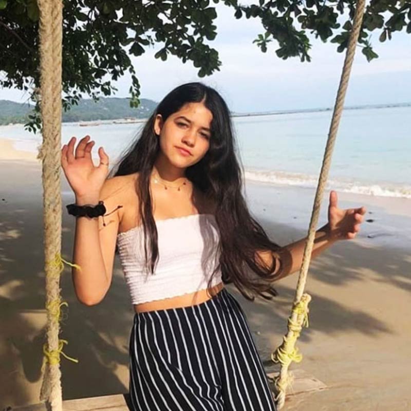 ১৯ অক্টোবর অর্থাৎ বুধবার জন্মদিন ছিল নাওমীকার। ১৮ বছরে পা দিলেন তিনি। সেই উপলক্ষে শুভেচ্ছাবার্তা জানাতে বোনঝির একটি ছবি নিজের ইনস্টাগ্রাম অ্যাকাউন্ট থেকে পোস্ট করেন টুইঙ্কল খন্না।