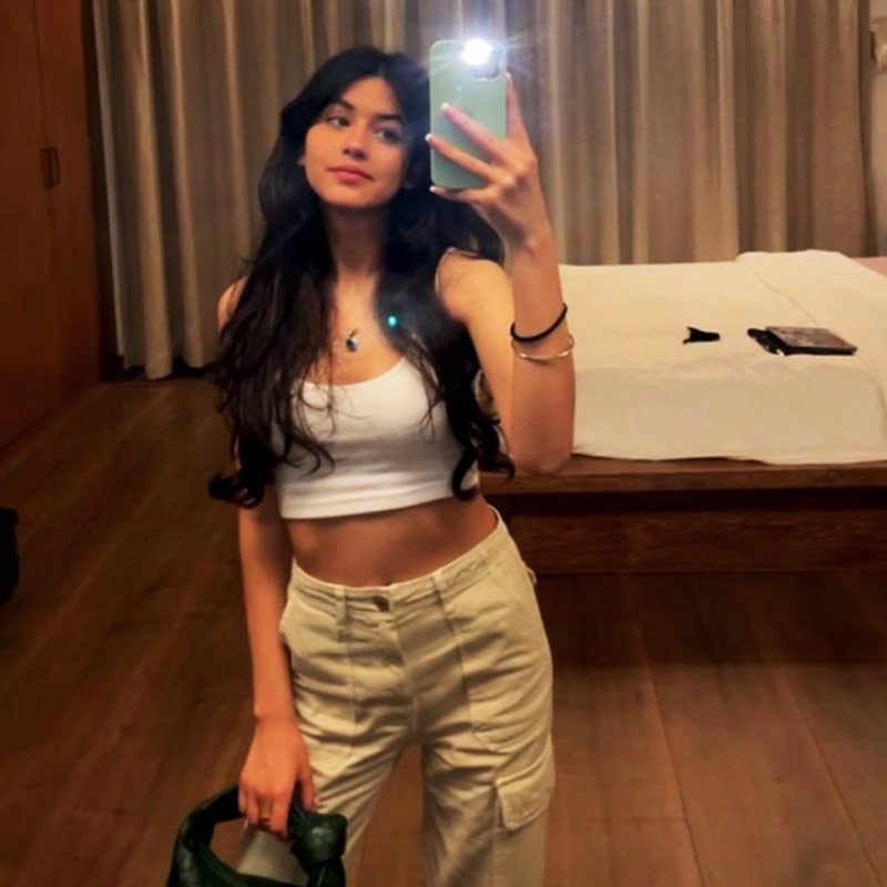 ফ্যাশন ছাড়া কত্থক নাচেও পারদর্শী তিনি। ইউটিউবে নিজের একটি চ্যানেলও খুলেছেন নাওমীকা।