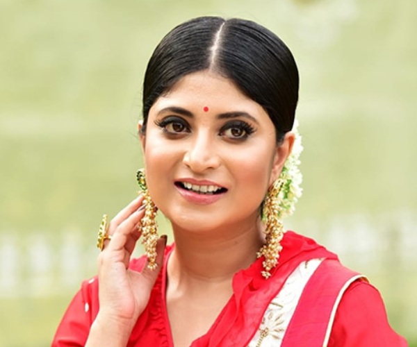 সন্দীপ্তা বলেন, ‘‘ধনতেরসে প্রতি বারই কিছু না কিছু কেনা হয়। এ বারও কিছু কিনব।