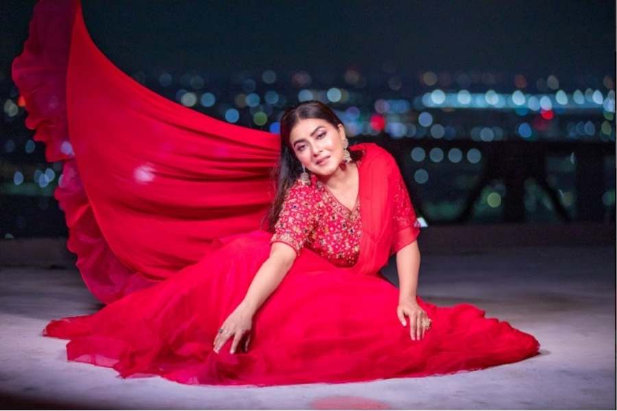 দুর্গা পুজো যদি হয় সিঁদুরের আড়ম্বর, দীপাবলি সেখানে আলোর অলঙ্কার। দীপাবলির সেই অলঙ্কারই গার্গীর আসল অহঙ্কার।