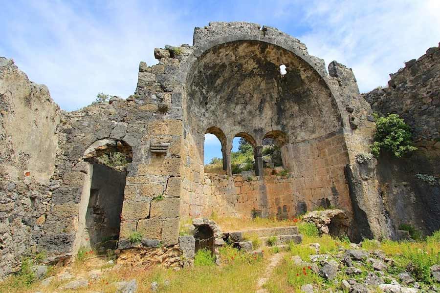 তবে শুধু নিকোলাসের সমাধিক্ষেত্রই নয়, যিশু খ্রিস্টের প্রাচীন একটি মূর্তিও উদ্ধার করেছেন প্রত্নতত্ত্ববিদরা।