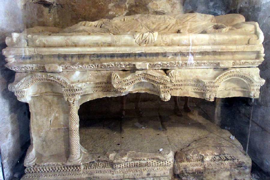 এক প্রত্ন-গবেষক জানান, নিকোলাস গির্জার যে কক্ষে প্রার্থনা করতেন, সেই কক্ষটির মেঝে, দেওয়াল এখনও অক্ষত রয়েছে। সেটিকে সংরক্ষণ করার চেষ্টা চলছে বলে জানিয়েছেন তিনি।