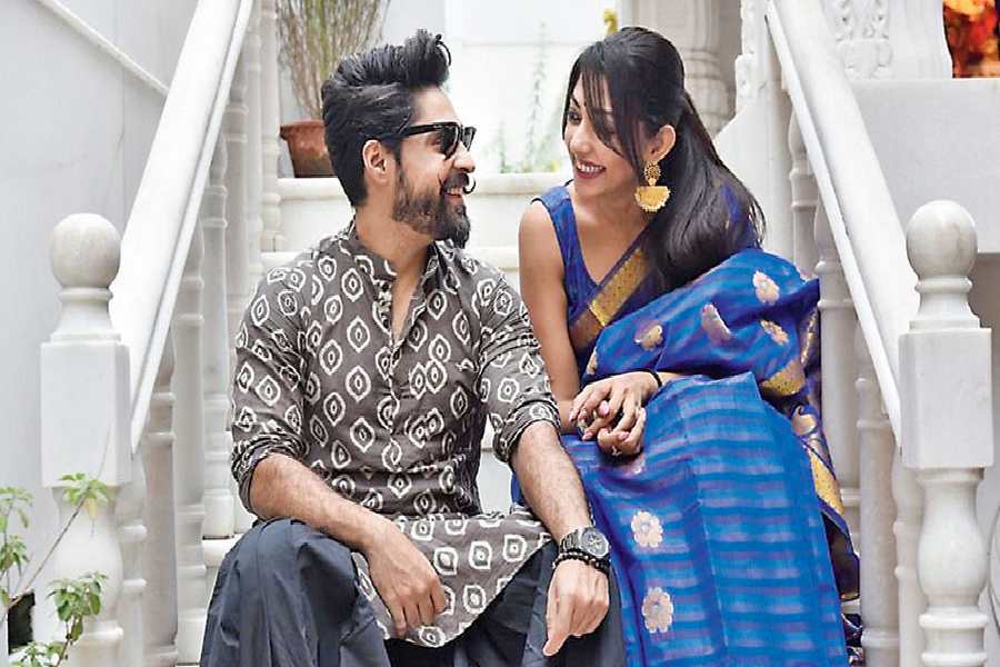 কালীপুজোয় প্রতি বার উপোস করেন দেবলীনা কুমার।