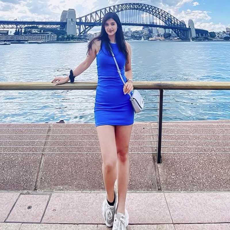 সংবাদ সংস্থা সূত্রে খবর, অমীশার বয়স ২১ বছর।