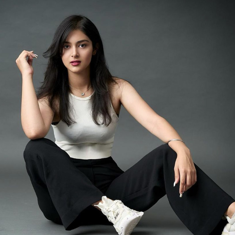 প্রাক্তন অধিনায়কের সঙ্গে শুধু দেখাই করেননি অমীশা, বিরাটের অটোগ্রাফও সংগ্রহ করেছেন তিনি।