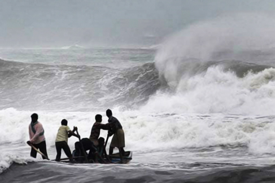 সুন্দরবন এলাকায় ফেরি পরিষেবা বন্ধ রাখার পরামর্শ দেওয়া হয়েছে। দিঘা, মন্দারমণি, শঙ্করপুর এলাকায় পর্যটকদের সমুদ্রে নামতে নিষেধ করা হয়েছে।