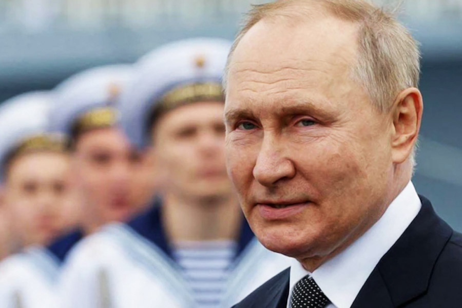 অভিযোগ, ইউক্রেন যুদ্ধের মাঝে সমুদ্রের গভীরে পরিকাঠামোয় আগেও আঘাত হেনেছে রাশিয়া। ২৬ সেপ্টেম্বর বাল্টিক সাগরের গভীরে রাশিয়ার গ্যাস পাইপলাইন নর্ডস্ট্রিমে বিস্ফোরণের পিছনেও নাকি পুতিন সরকারের হাত রয়েছে। যদিও সে অভিযোগ অস্বীকার করেছে রাশিয়া।