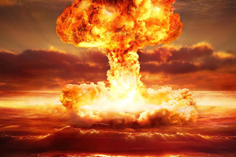 পুতিনের বিরুদ্ধে এ অভিযোগ ওঠার সঙ্গত কারণ রয়েছে বলে মনে করছে ব্রিটিশ সংবাদমাধ্যম। ইউক্রেনের বিরুদ্ধে যুদ্ধের মাঝে পশ্চিমি দেশগুলির বিরুদ্ধে বার বার হুমকি দিয়েছেন তিনি। এমনকি, প্রয়োজনে পরমাণু অস্ত্র প্রয়োগেও তিনি যে পিছপা হবেন না, সে আশঙ্কাও রয়েছে বলে দাবি।