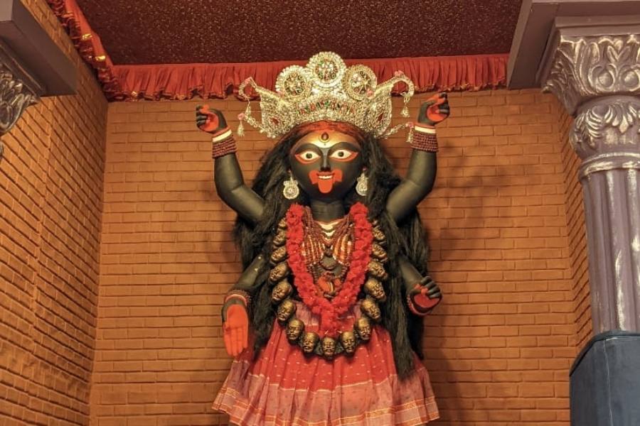 শহর জুড়ে এখন কালীপুজোর মেজাজ। প্রায় সব মণ্ডপে আয়োজন সম্পূর্ণ।
