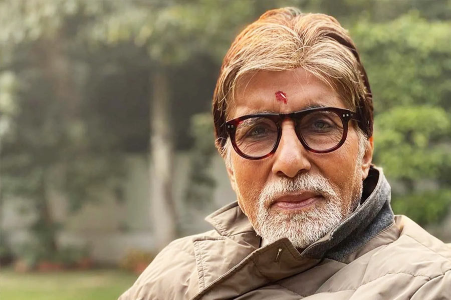 ইন্ডাস্ট্রিতে তিন থেকে চার দশকেরও বেশি সময় ধরে রাজত্ব করা নায়ক-নায়িকারা এখনও এই নবাগতদের টক্কর দিয়ে অভিনয় করে চলেছেন। পারিশ্রমিকের দিক থেকেও পিছিয়ে নেই বলিউডের ‘বুড়ো’রা।