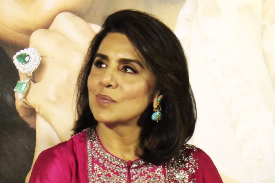 সংবাদ সংস্থা সূত্রের খবর, সম্প্রতি ‘যুগ যুগ জিয়ো’ ছবিতে অভিনয় করে ১ কোটি ২৫ লক্ষ টাকা পারিশ্রমিক পেয়েছিলেন নীতু।