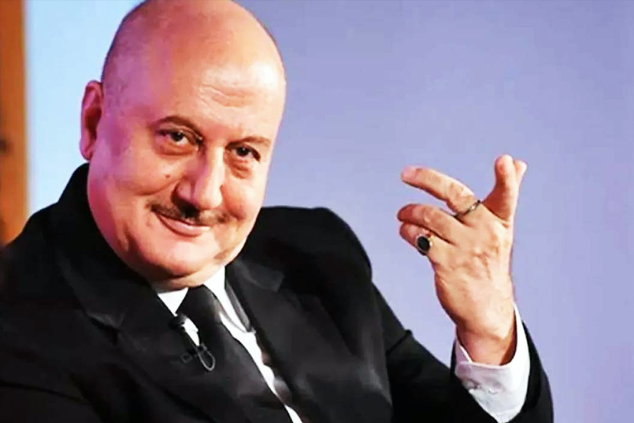 কৌতুক চরিত্র থেকে গুরুগম্ভীর চরিত্র— সব ধরনের চরিত্রেই নিপুণতার সঙ্গে অভিনয় করেন অনুপম। পরবর্তী কালে অভিনয়ের পাশাপাশি পরিচালনার কাজও শুরু করেন তিনি।