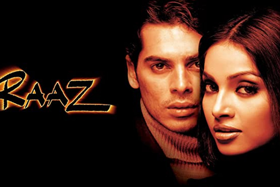 সঞ্জনা— ‘ভূত’ ছবির পর বলিউডে হরর ঘরানার ছবি হিসাবে নজির ভাঙে বিক্রম ভট্ট পরিচালিত ‘রাজ’ ছবিটি। ২০০২ সালে এই ছবিটি প্রেক্ষাগৃহে মুক্তি পায়। সঞ্জনার চরিত্রে বিপাশা বসুর অভিনয় প্রশংসার দাবি রাখে। এর পর ‘রাজ’ ছবির পরবর্তী পর্বগুলি মুক্তি পেলেও তা প্রথম পর্বের মতো জনপ্রিয় হয়নি।