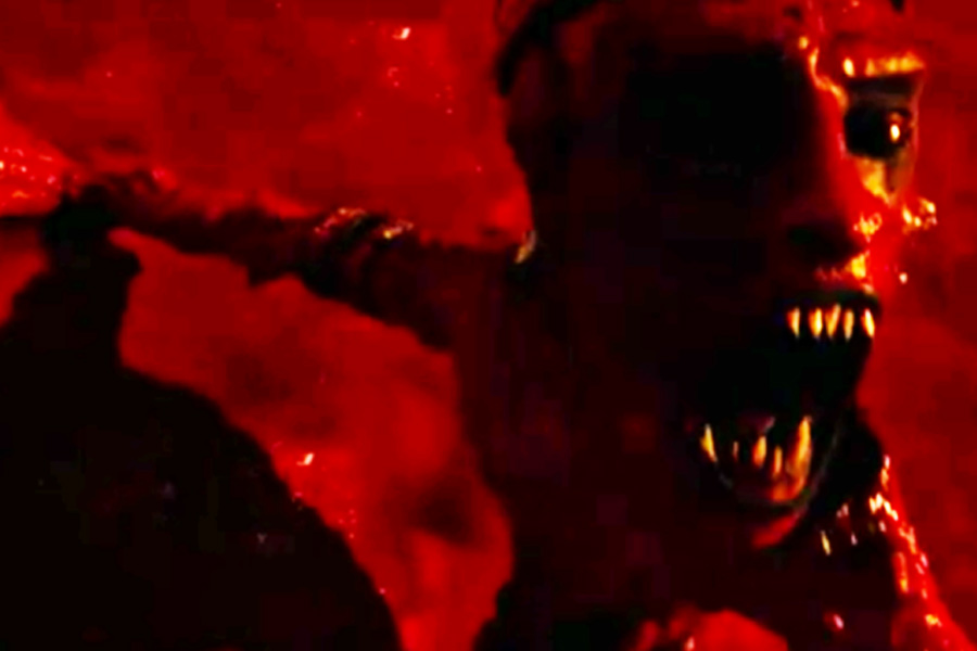 এই ছবির হস্তর চরিত্রটি থেকে শুরু করে ছবির পরিবেশ— সব কিছুই ভয় ধরায়। ভূত চতুর্দশীতে গভীর রাতে এই ছবি দেখাই যায়।