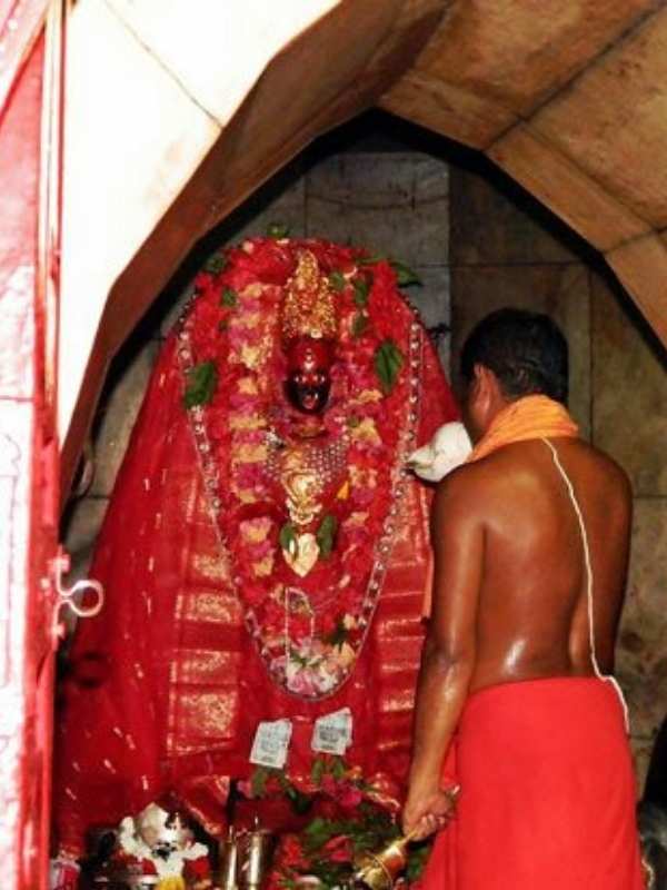 ১৫০১ সালে এই মন্দির প্রতিষ্ঠিত হয়। ৫১ পীঠস্থানের মধ্যে অন্যতম হল এই পীঠটি। কথিত যে ত্রিপুরার এই অংশে দেবীর ডান পায়ের অংশ পড়েছিল। দেবীকে এখানে ষোড়শী রূপে পুজো করা হয়। অর্থাৎ দেবী এখানে ১৬ বছরের এক বালিকা। কালিকা পূরাণে কালীকে দশমহাবিদ্যা রূপে উল্লেখ করা হয়েছে। এই দশমহাবিদ্যা হলেন — কালী, তারা, ষোড়শী, ভুবনেশ্বরী, ভৈরবী, ছিন্নমস্তা, ধূমাবতী, মাতঙ্গী, বগলা এবং কমলা।