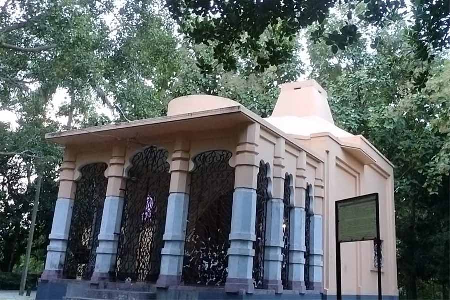 জিরাটের এ মন্দিরটি কেলে ডাকাতের নামে পরিচিতি পেয়েছে বলে কথিত।