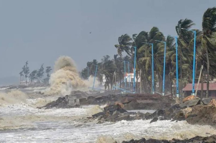 আবহাওয়া দফতর সূত্রে খবর, রবিবার রাতের পর থেকেই এর প্রভাব পড়তে শুরু করবে দক্ষিণবঙ্গের উপকূলবর্তী এলাকায়। বাংলাদেশের দিকে ঝড়ের অভিমুখ হলেও এ রাজ্যেও তাণ্ডবলীলা চালাতে পারে ঘূর্ণিঝড় সিত্রং। হাওয়া অফিস সূত্রে খবর, সুন্দরবন এলাকা সবচেয়ে বেশি ক্ষতিগ্রস্ত হতে পারে।