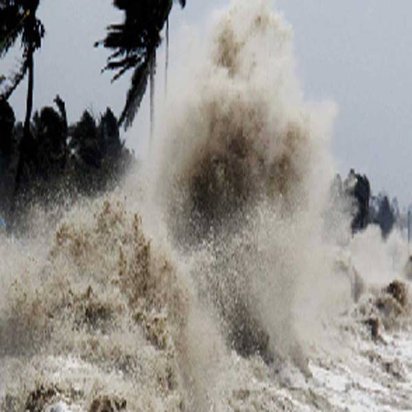 কালীপুজোর দিন কলকাতা, হাওড়া, হুগলি, পশ্চিম মেদিনীপুরে ঘণ্টায় ৩০ থেকে ৪০ কিমি বেগে ঝোড়ো হাওয়া বইবে। বেলা বাড়ার সঙ্গে সঙ্গে হাওয়ার বেগও বাড়বে। হাওয়ার সর্বোচ্চ বেগ হতে পারে ঘণ্টায় ৬০ কিমি। 