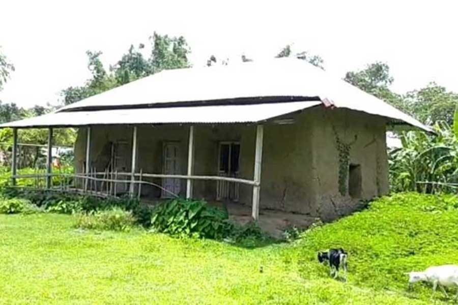  প্রতি বছর দীপান্বিতা অমাবস্যায় দূরদূরান্ত থেকে মানুষ এসে ভিড় জমান এই এলাকায়। দেবী মূর্তির পাশেই রয়েছে একটি ছোট ঘর। যেখানে এক সময় দেবীর সাজগোজের গহনা রাখা হত। 