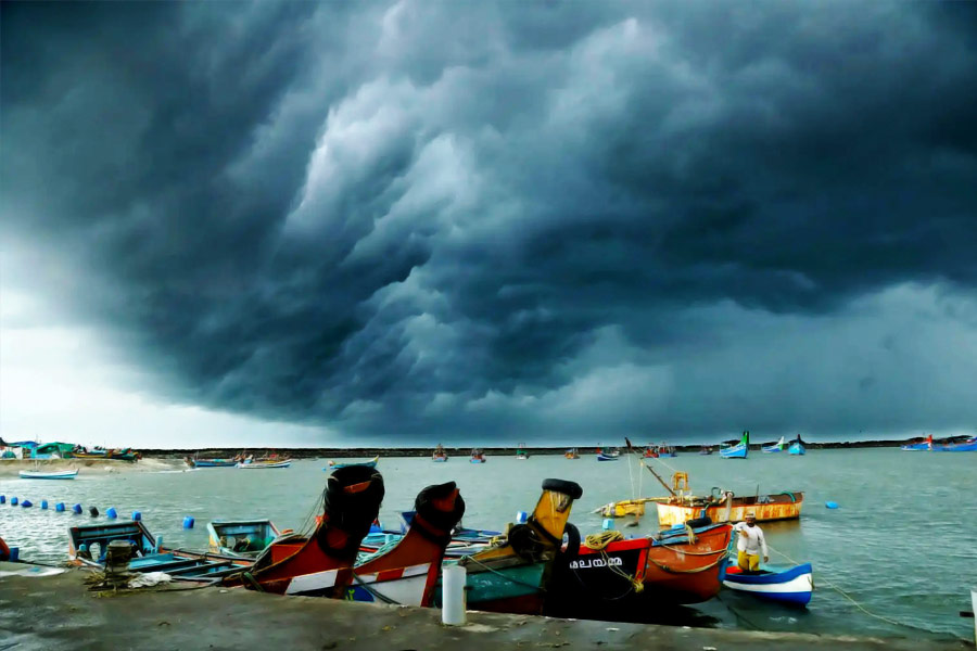 আবহাওয়া দফতর আরও জানিয়েছে যে, বুধবার থেকে আবহাওয়ার পরিস্থিতির উন্নতি হবে। বৃহস্পতিবার আবার রোদ ঝলমলে আকাশ দেখা যাবে। 