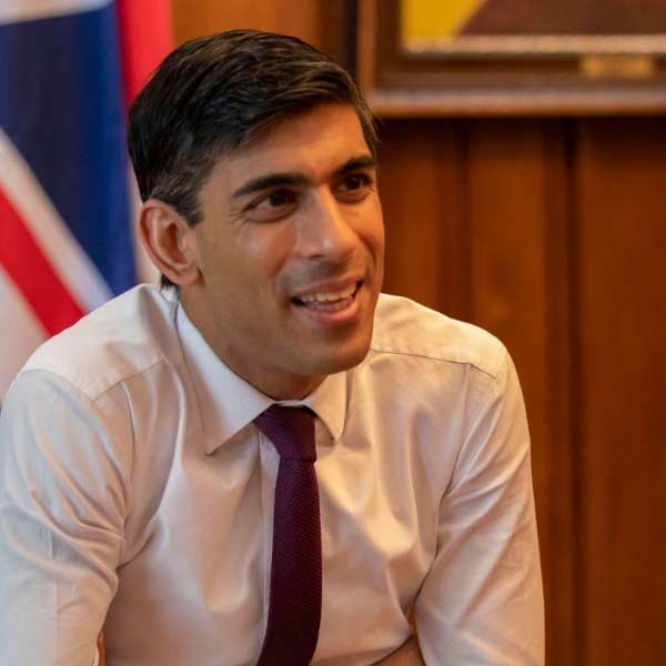 ব্রিটেনের বিত্তবানদের মধ্যে অন্যতম ঋষি। তাঁর সম্পত্তির পরিমাণ জানলে চোখ কপালে উঠবে! সংবাদ সংস্থা সূত্রে খবর, ঋষি ও তাঁর স্ত্রীর অক্ষতার মোট সম্পত্তির পরিমাণ প্রায় ৭৩০ মিলিয়ন   পাউন্ড। ভারতীয় মুদ্রায় যা ৬ হাজার ৮০০ কোটি টাকারও বেশি। 