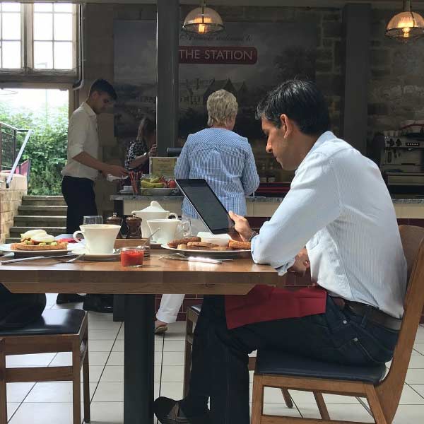  ঋষির এই বিলাসবহুল বাড়ির দামও আকাশছোঁয়া। যে বাড়িটি প্রায় ৪২ কোটি টাকা দামে কিনেছিলেন ঋষি-অক্ষতা। বর্তমানে এই বাড়ির দাম ৬৫ কোটি টাকারও বেশি।