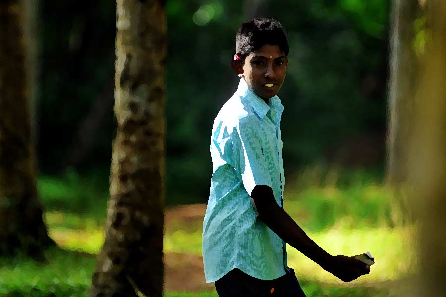 এই ছ’টি গ্রামের পাশে পদগুর গ্রাম নামে একটি গ্রাম ছিল। এক বার দীপাবলির আগে এই গ্রামের দুই কিশোর উৎসব পালনের জন্য ওই ছয় গ্রামের একটিতে কলা গাছ কাটতে গিয়েছিল।