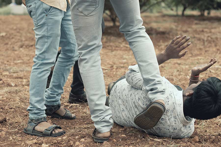 সমস্ত অভিযোগ শুনে প্রধান রেগে আগুন হয়ে যান। শাস্তিস্বরূপ গাছে বেঁধে ওই দুই কিশোরকে বেধড়ক মারধর করেন গ্রামের মুরুব্বিরা।