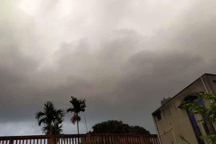 এই সাত জেলার মধ্যে রয়েছে হাওড়া, হুগলি, কলকাতা, পূর্ব এবং পশ্চিম মেদিনীপুর ও উত্তর এবং দক্ষিণ ২৪ পরগণা। এর মধ্যে কোন কোন জেলায় কতটা বৃষ্টি বিপর্যয় হবে তা-ও স্পষ্ট জানিয়ে দিয়েছে হাওয়া অফিস।