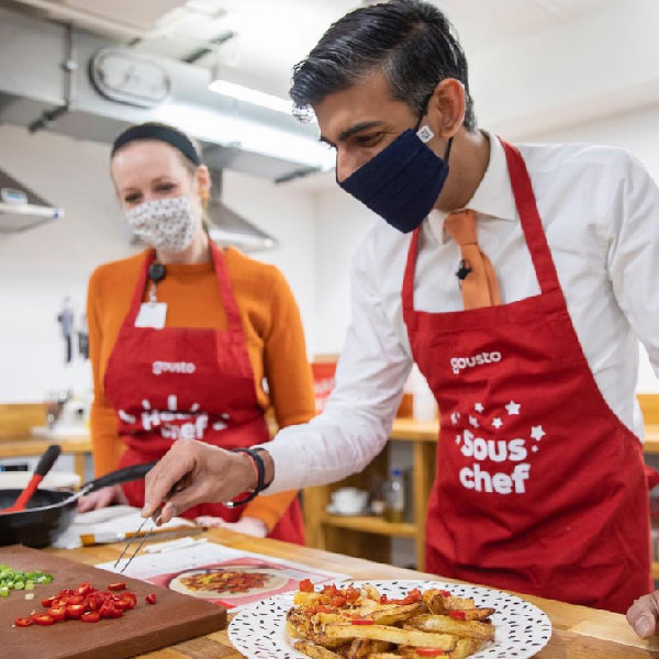 কিভে মস্কোর আগ্রাসনের পর রাশিয়া থেকে আয় হয় এমন ব্যবসাগুলি প্রশ্নের মুখে পড়ে। ব্রিটেনের প্রথম সারির রাজনীতিবিদ হওয়ার সুবাদে স্বাভাবিক ভাবেই অভিযোগের তির ছিল ঋষির দিকে।   তবে এই অভিযোগ পরে অস্বীকার করেন ঋষি। বিতর্ক থাকলেও তাতে খুব একটা আমল দেননি তিনি। 
