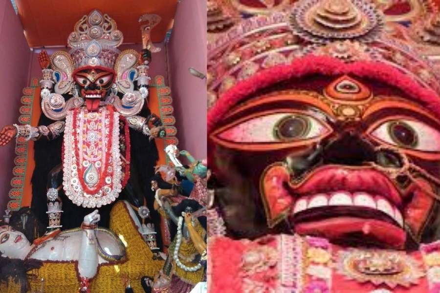 বর্তমানে মৃৎশিল্পী ভেলুচরণ পাল প্রায় ৫০ বছর ধরে তৈরি করছেন প্রতিমা। লাগে প্রায় ১০০ বাঁশ, এক ক্যুইন্টাল দড়ি ও পেরেক। 