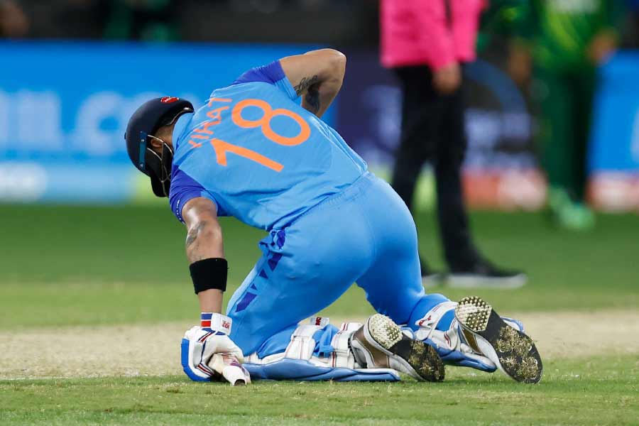 বলে রাখা ভাল, রবিবারের আগে মেলবোর্ন স্টেডিয়ামে ভারত ও পাকিস্তান শেষ বার মুখোমুখি হয়েছিল ১৯৮৫ সালে। সেটা ছিল ওয়ার্ল্ড চ্যাম্পিয়নশিপের ফাইনাল। শ্রীকান্ত-শাস্ত্রীদের দৌলতে সে বারও জিতেছিল ভারত। 