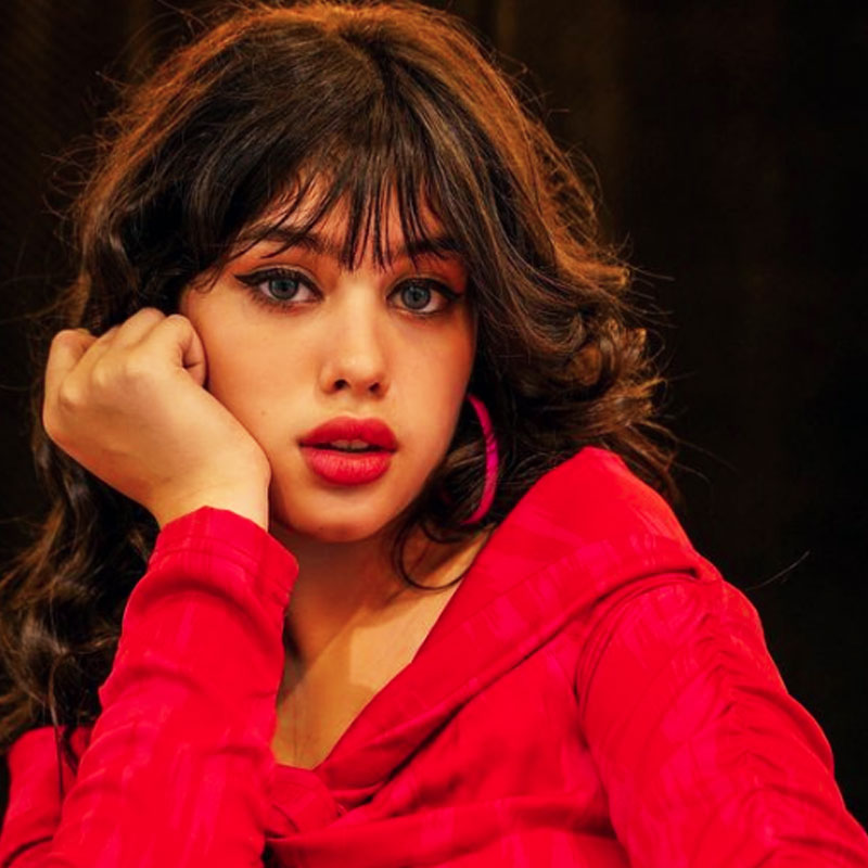 অন্য ইনফ্লুয়েন্সারদের সঙ্গেও কাজ করে রিভা। সংবাদ সংস্থা সূত্রের খবর, রিভার বয়স ১২ বছর।