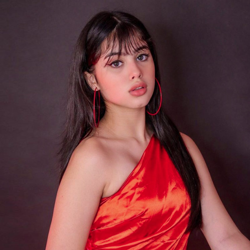 অধিকাংশের দাবি, রিভার মা-ই নাকি তার ভবিষ্যৎ নষ্ট করছেন। এতটুকু বয়সে জনপ্রিয়তা পাওয়ার জন্য মেয়েকে দিয়ে এই ধরনের বিষয় বানানোর অনুমতি দেওয়া একদমই অনুচিত বলে মনে করছেন অনেকে।