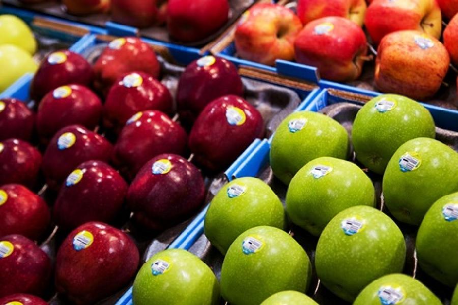 অনেক সময় স্টিকার দেখিয়ে বেশি দামও চাওয়া হয় ক্রেতার কাছে।