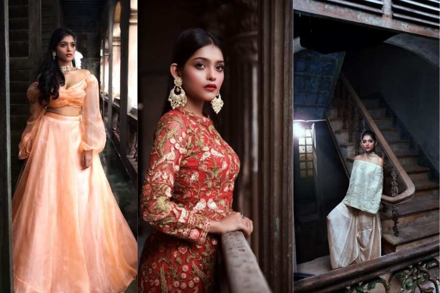 তিন ধরনের সাজে ক্যামেরার সামনে হাজির ‘অপরাজিত’র দুর্গা। অনুষা বিশ্বনাথনের বেছে নেওয়া পোশাকে উৎসবের আমেজ আর আভিজাত্যের মিশেল।