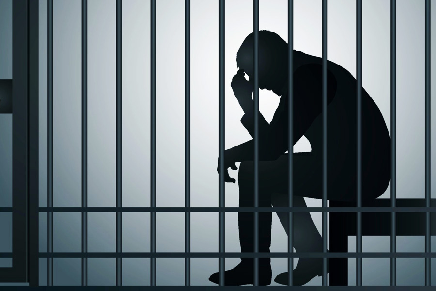 ‘প্রেমিকা’ পাকিস্তানের চর! দিল্লির সেনা ভবনের কর্মী ৩১ বছরের রবিপ্রকাশ মীনা জেলে বসেও কিছুতেই বিশ্বাস করতে পারছিলেন না।