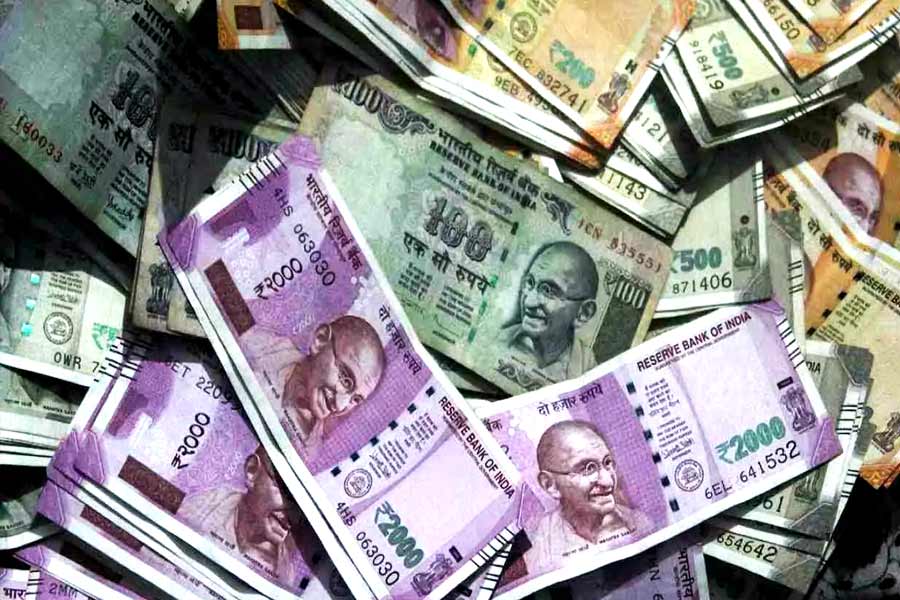 উমেশ জানিয়েছেন, এর আগেও অর্থের বিনিময়ে তথ্য পাচারের অভিযোগ এসেছে। কিন্তু ২০১৯ সাল থেকে দেখা গিয়েছে, আর্থিক প্রস্তাবের পাশাপাশি সেনাকর্মীদের ফেলা হচ্ছে ঘনিষ্ঠ সম্পর্কের ফাঁদে। তাঁদের আবেগকে কাজে লাগিয়ে, মানসিক চাপ দিয়ে, ব্ল্যাকমেল করে তথ্য দিতে বাধ্য করা হত।