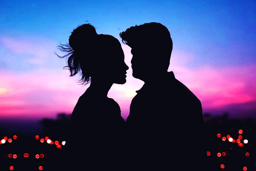 ২০১৭ সালে ৬ জনকে গ্রেফতার করা হয়েছিল এ ধরনের অভিযোগে। কিন্তু তাঁদের কাউকেই সম্পর্কের ফাঁদে ফেলা হয়নি। তার পর ২০১৯ সালে গ্রেফতার হন ৬ জন। ২০২০ সালে ৫ জন, ২০২১ সালে ৮ জন এবং ২০২২-এ মীনাকে নিয়ে দশ জন গ্রেফতার হয়েছেন। উমেশ জানিয়েছেন, এঁদের অনেকেই পাক চরদের সঙ্গে সম্পর্কে জড়িয়েছেন। এই অভিযুক্তরা-সহ প্রত্যেকের বিরুদ্ধে অফিসিয়াল সিক্রেট আইনে মামলা হয়েছে।