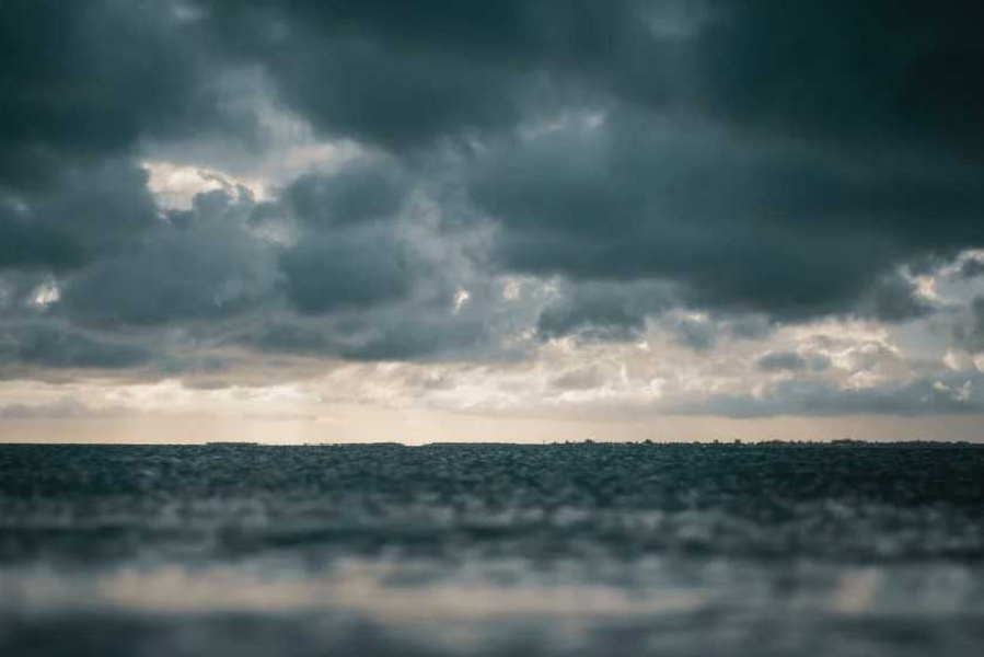 ঘূর্ণিঝড়ের প্রভাবে রাজধানী ঢাকাতে ইতিমধ্যে বৃষ্টি শুরু হয়েছে। তা আরও বাড়তে পারে বলে জানিয়েছে হাওয়া অফিস। সঙ্গে বইতে পারে ঝোড়ো হাওয়া।  