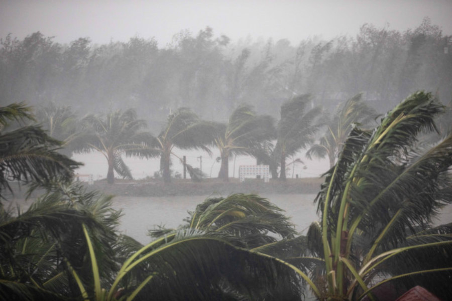 বৃহস্পতিবার, ২০ অক্টোবর বঙ্গোপসাগরে প্রথম ঘূর্ণিঝড় অঞ্চল তৈরি হয়। পরে তা পরিণত হয় নিম্নচাপে। এর পর নিম্নচাপ ক্রমে ক্রমে গভীর নিম্নচাপে পরিণত হয়।