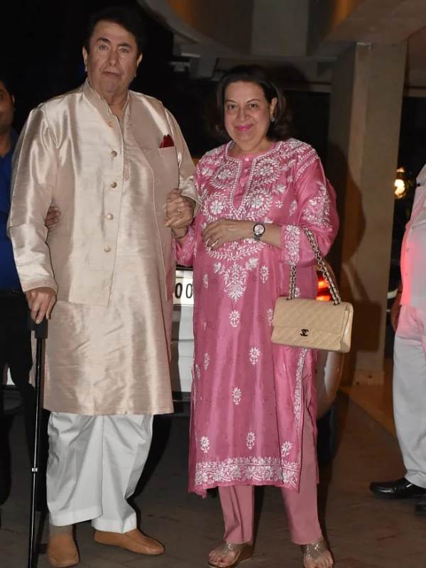 দিওয়ালির সাজে ববিতা এবং রণধীর কপূর।